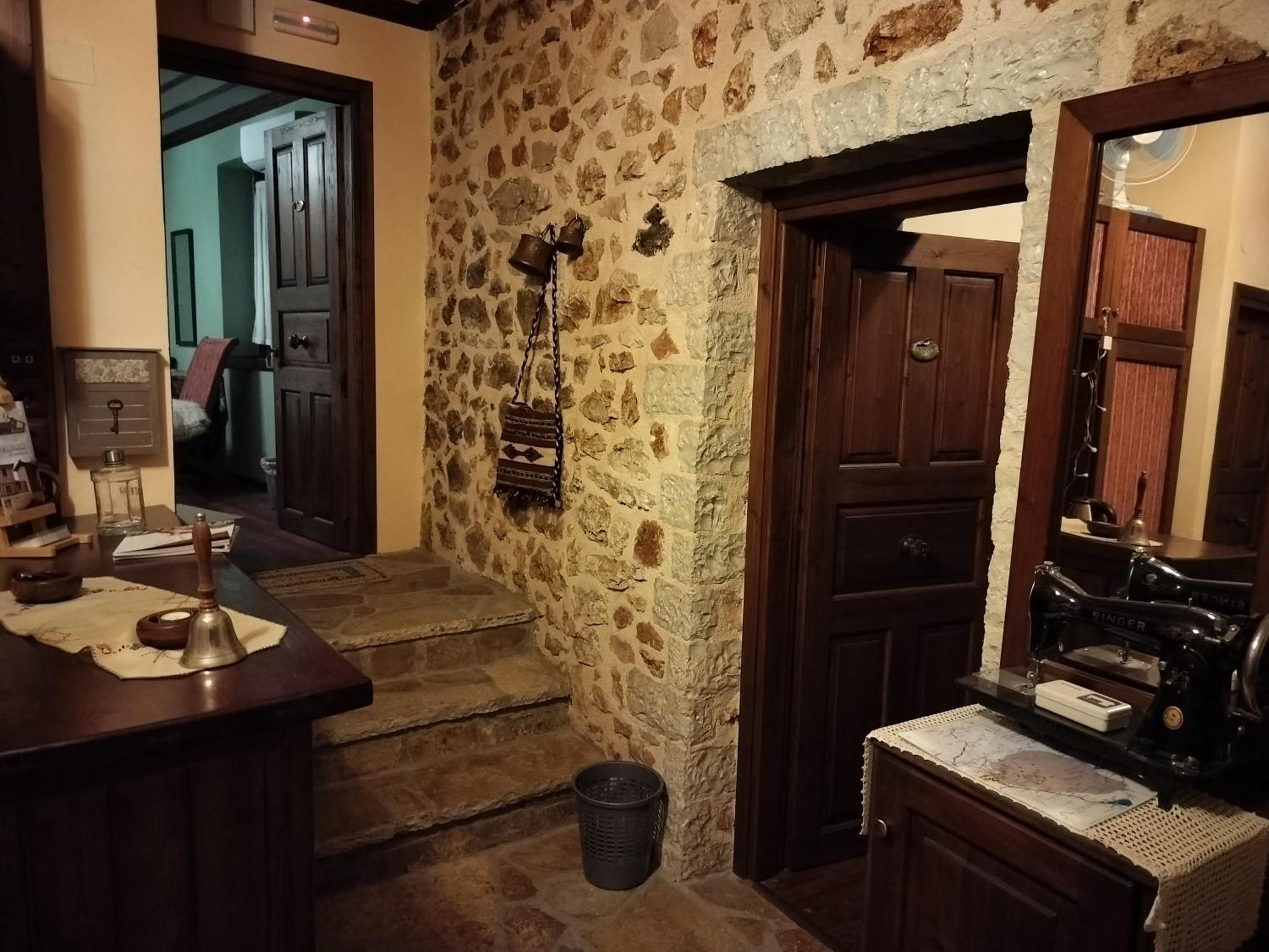 Yono'S Traditional House Ano Ravenia Exterior foto